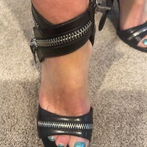 Black Guess size 7 sandals with silver zipper accents